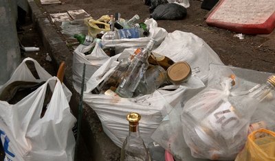Немає як сортувати сміття: куди в Черкасах зникли контейнери для збору склотари Немає як сортувати сміття: куди в Черкасах зникли контейнери для збору склотари