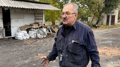 "Сиджу на вулиці, вдома темно — немає світла". Частина Покровська без електрики: коли відновлять та як живуть там люди "Сиджу на вулиці, вдома темно — немає світла". Частина Покровська без електрики: коли відновлять та як живуть там люди