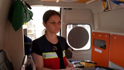"Подобається, коли ти бачиш результат": один день з роботи бригади швидкої допомоги у Чернігові "Подобається, коли ти бачиш результат": один день з роботи бригади швидкої допомоги у Чернігові