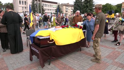 "Я його пам'ятаю добрим, сміливим хлопцем": попрощалися з Іваном Лисенком у Рівному "Я його пам'ятаю добрим, сміливим хлопцем": попрощалися з Іваном Лисенком у Рівному
