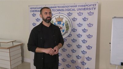 "Це вимога часу": у Черкасах студенти-гуманітарії вчитимуть нову дисципліну про штучний інтелект "Це вимога часу": у Черкасах студенти-гуманітарії вчитимуть нову дисципліну про штучний інтелект