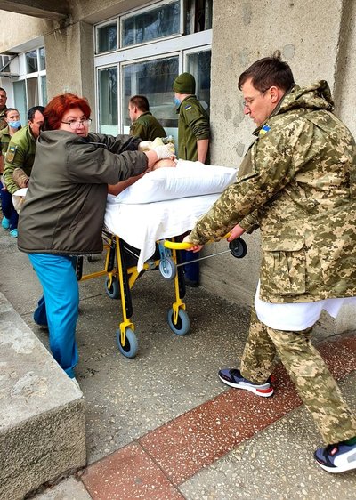"Та х*р вам, я виживу": інтерв'ю з волонтером, який допомагає пораненим бійцям в Одесі "Та х*р вам, я виживу": інтерв'ю з волонтером, який допомагає пораненим бійцям в Одесі