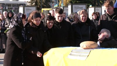 Зі старшим сержантом Віктором Петрушкевичем попрощалися у Рівному Зі старшим сержантом Віктором Петрушкевичем попрощалися у Рівному