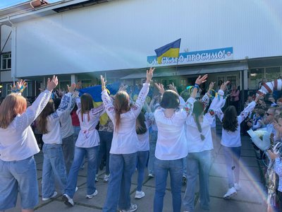 У київських школах пролунав останній дзвоник У київських школах пролунав останній дзвоник