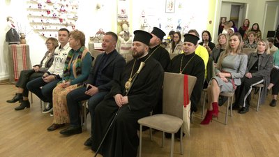 "Я закопала його біля дуба": бурштиновий камінь у вигляді серця врятувала від росіян підприємиця з Рівненщини "Я закопала його біля дуба": бурштиновий камінь у вигляді серця врятувала від росіян підприємиця з Рівненщини