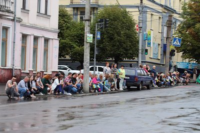 Зустріли "живим коридором": в Умані попрощались із захисником Зустріли "живим коридором": в Умані попрощались із захисником