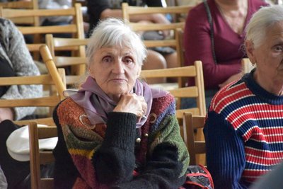 Жителі Краматорська з вадами слуху прийшли отримати слухові апарати. Фото: Краматорська МВА Жителі Краматорська з вадами слуху прийшли отримати слухові апарати. Фото: Краматорська МВА