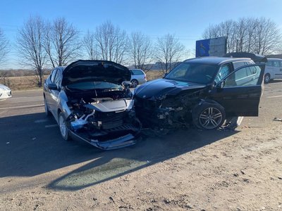 У ДТП біля Львова травмувалися два водії легковиків, їх госпіталізували У ДТП біля Львова травмувалися два водії легковиків, їх госпіталізували