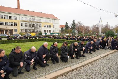 В Ужгороді попрощалися із загиблим захисником, поліцейським Юрієм Василиженком В Ужгороді попрощалися із загиблим захисником, поліцейським Юрієм Василиженком
