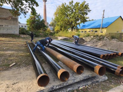 В Озерному розпочали ремонт теплотраси, а у котельнях досі немає нових котлів В Озерному розпочали ремонт теплотраси, а у котельнях досі немає нових котлів