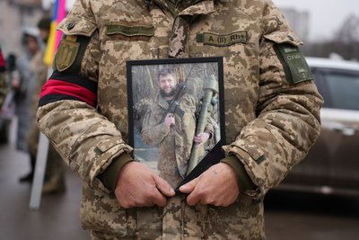У Сумах поховали військового Дмитра Іванова У Сумах поховали військового Дмитра Іванова