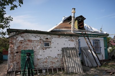 Зруйнований дах та стіни: як на Черкащині ліквідовують наслідки падіння "шахеда" Зруйнований дах та стіни: як на Черкащині ліквідовують наслідки падіння "шахеда"