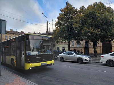 На автобусному маршруті Львова почала працювати перша жінка-водійка На автобусному маршруті Львова почала працювати перша жінка-водійка