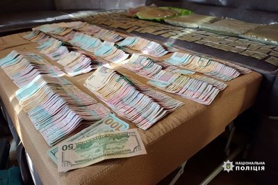 Щомісяця продавали наркотики на пів мільйона гривень: затримали трьох черкащан Щомісяця продавали наркотики на пів мільйона гривень: затримали трьох черкащан