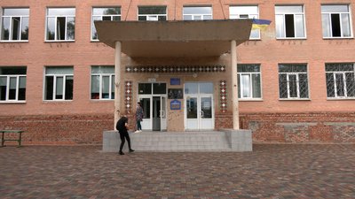 На дахах чотирьох навчальних закладів Чернігова встановили сонячні електростанції за понад 30 тисяч євро На дахах чотирьох навчальних закладів Чернігова встановили сонячні електростанції за понад 30 тисяч євро