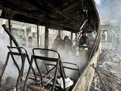 Тролейбусне депо у Слобідському районі Харкова зазнало атаки "Шахедів", пошкоджені тролейбуси: фото наслідків 6 Тролейбусне депо у Слобідському районі Харкова зазнало атаки "Шахедів", пошкоджені тролейбуси: фото наслідків 6