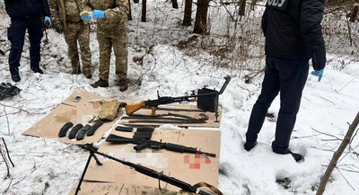 Збут штурмових гвинтівок, кулеметів і вибухівки зі СІЗО: 45-річному львів’янину повідомили про нову підозру
