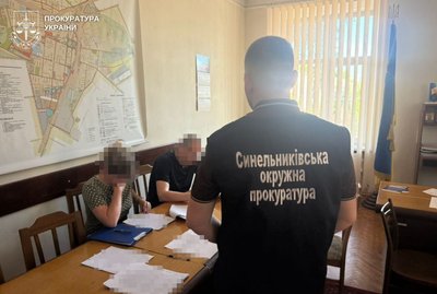 Збитки під час купівлі житла для дитбудинку сімейного типу: на Дніпропетровщині підозрюють мера та посадовицю соцслужби Збитки під час купівлі житла для дитбудинку сімейного типу: на Дніпропетровщині підозрюють мера та посадовицю соцслужби