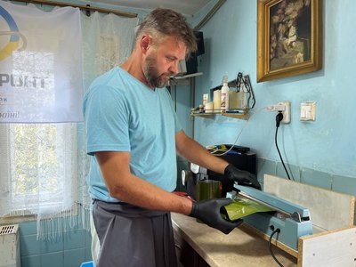 Тушковане м’ясо та каші: як в Ужгороді волонтери готують їжу для військових Тушковане м’ясо та каші: як в Ужгороді волонтери готують їжу для військових