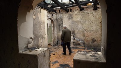 «Квартири заливає дощем»: у Кропивницькому вигорілий понад два місяці тому будинок залишається без даху «Квартири заливає дощем»: у Кропивницькому вигорілий понад два місяці тому будинок залишається без даху