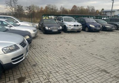 На Львівщині групу осіб підозрюють у ввезенні авто з ЄС в Україну під виглядом гуманітарки На Львівщині групу осіб підозрюють у ввезенні авто з ЄС в Україну під виглядом гуманітарки