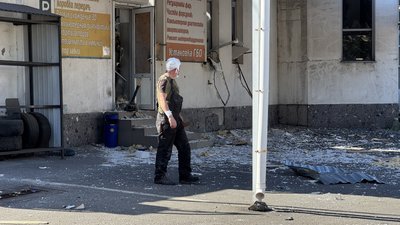 «Свисту майже не було чутно». У Миколаєві після атаки РФ пошкоджено готель «Свисту майже не було чутно». У Миколаєві після атаки РФ пошкоджено готель