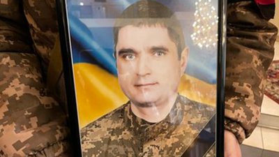 У Полтаві відкрили меморіальну дошку загиблому десантнику Валерію Луб’янецькому