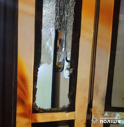 Пошкодив трамвай та побив водійку: одеситу повідомили про підозру у хуліганстві