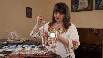 Відчувають захист завдяки прикрасам. Як на Буковині майстрині виготовляють старовинні ґердани та силянки | Жива спадщина