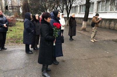 В одеській школі на честь загиблого військового відкрили меморіальну дошку В одеській школі на честь загиблого військового відкрили меморіальну дошку