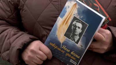 "Залишився вічно молодим": у Черкасах вшанували пам'ять Василя Симоненка "Залишився вічно молодим": у Черкасах вшанували пам'ять Василя Симоненка