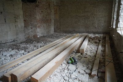 Будівля, яку реставрують для інклюзивно-ресурсного центру у Хотині на Буковині Будівля, яку реставрують для інклюзивно-ресурсного центру у Хотині на Буковині