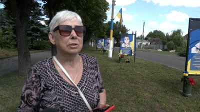 Алея героїв фотографії полеглі бійці родичі пам’ять жителька Святогірська Зінаїда Святогірськ Донецька область 19 червня 2024 рік Алея героїв фотографії полеглі бійці родичі пам’ять жителька Святогірська Зінаїда Святогірськ Донецька область 19 червня 2024 рік