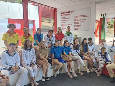 "Артек" як інструмент пропаганди: чому туди їдуть діти з-за кордону "Артек" як інструмент пропаганди: чому туди їдуть діти з-за кордону