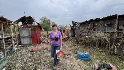 Жінка з Чугуєва, у якої зруйновано дім від удару дроном Жінка з Чугуєва, у якої зруйновано дім від удару дроном