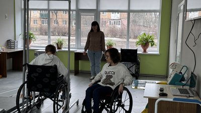 У Кропивницькому запрацював адаптивний центр, де вчать правильно допомагати людям з інвалідністю У Кропивницькому запрацював адаптивний центр, де вчать правильно допомагати людям з інвалідністю