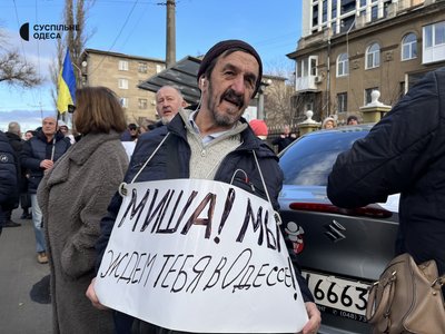 "SaveMisha": в Одесі під грузинським консульством вимагали відправити на лікування Міхаеля Саакашвілі "SaveMisha": в Одесі під грузинським консульством вимагали відправити на лікування Міхаеля Саакашвілі
