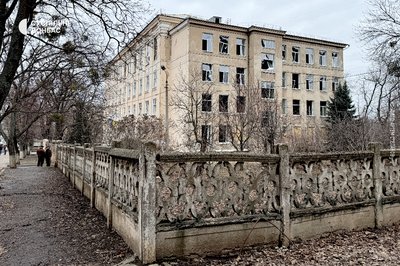 "Сьогодні був невимовний жах". Жителі Краматорська розказали про удар півтонною бомбою по середмістю "Сьогодні був невимовний жах". Жителі Краматорська розказали про удар півтонною бомбою по середмістю