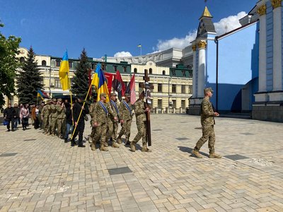 "Вірний Україні до кінця": в останню путь провели бійця "Правого сектору" Віктора "Іранця" Панаска "Вірний Україні до кінця": в останню путь провели бійця "Правого сектору" Віктора "Іранця" Панаска