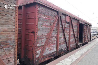 80-ті роковини депортації кримськотатарського народу: в Одесі провели перфоманс на залізничному вокзалі 80-ті роковини депортації кримськотатарського народу: в Одесі провели перфоманс на залізничному вокзалі