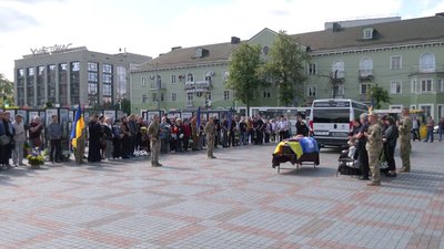 "Він до останнього вірив в перемогу": з військовим Михайлом Рудим попрощалися у Рівному "Він до останнього вірив в перемогу": з військовим Михайлом Рудим попрощалися у Рівному