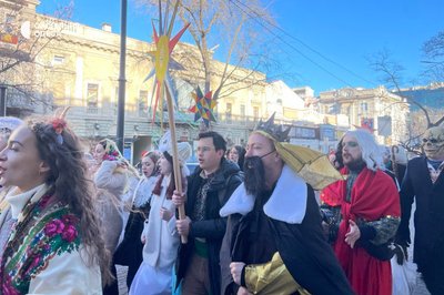 Співали та збирали гроші на ЗСУ: на вулиці Одеси вийшли колядники Співали та збирали гроші на ЗСУ: на вулиці Одеси вийшли колядники