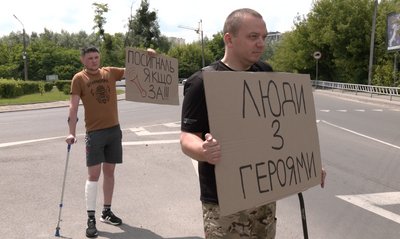 "Стоп байдужість!" поранені бійці зробили акцію у Луцьку