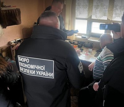 Вилучили понад 5,7 тис. літрів пального: на Закарпатті зупинили роботу АЗС, яка діяла без ліцензій Вилучили понад 5,7 тис. літрів пального: на Закарпатті зупинили роботу АЗС, яка діяла без ліцензій