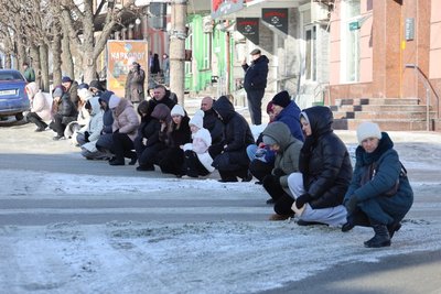 Провели "живим коридором": громада на Черкащині попрощалася із захисником Провели "живим коридором": громада на Черкащині попрощалася із захисником