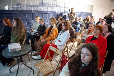 Кров, степ і вічність: в Одесі презентували книгу "Метаромантика", написану військовими та митцями