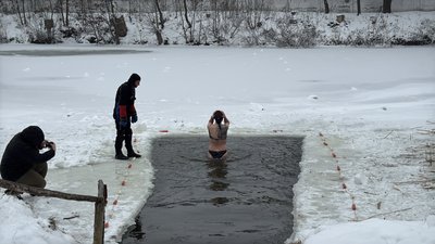Освячували воду в храмі та купалися у річці: як у Полтаві відзначали Водохреще Освячували воду в храмі та купалися у річці: як у Полтаві відзначали Водохреще