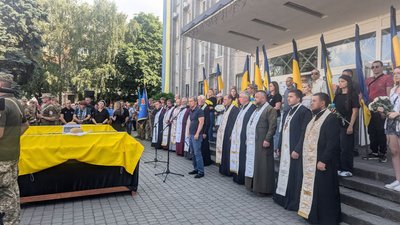У місті на Волині провели в останню дорогу воїнів Юрія Любашова та Олександра Дубука У місті на Волині провели в останню дорогу воїнів Юрія Любашова та Олександра Дубука