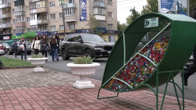 "Ворогам — кришка": як учні ліцею Рівненщини збирають кришки на допомогу ЗСУ "Ворогам — кришка": як учні ліцею Рівненщини збирають кришки на допомогу ЗСУ