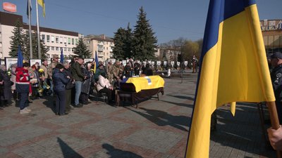 З військовим Леонідом Ушловим попрощалися у Рівному З військовим Леонідом Ушловим попрощалися у Рівному